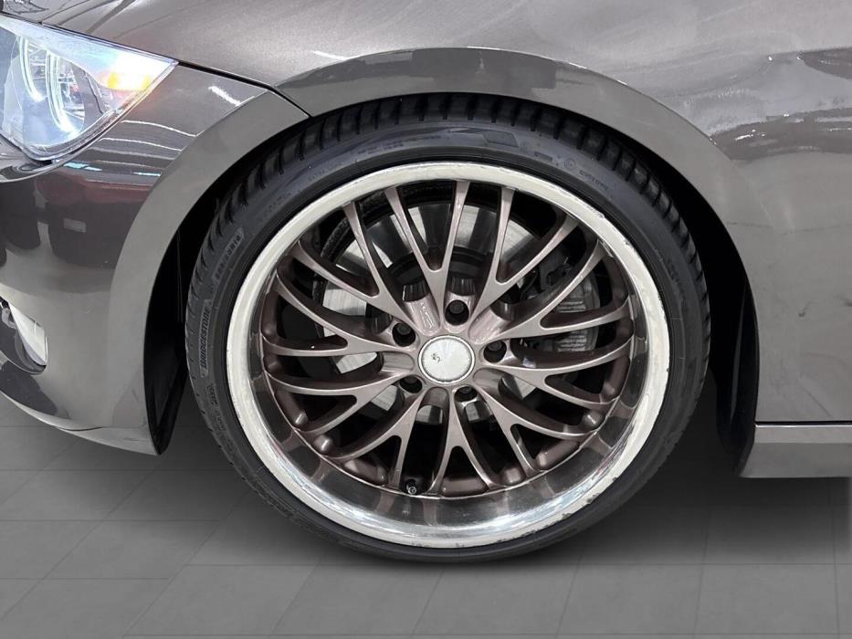 BMW 330 2010