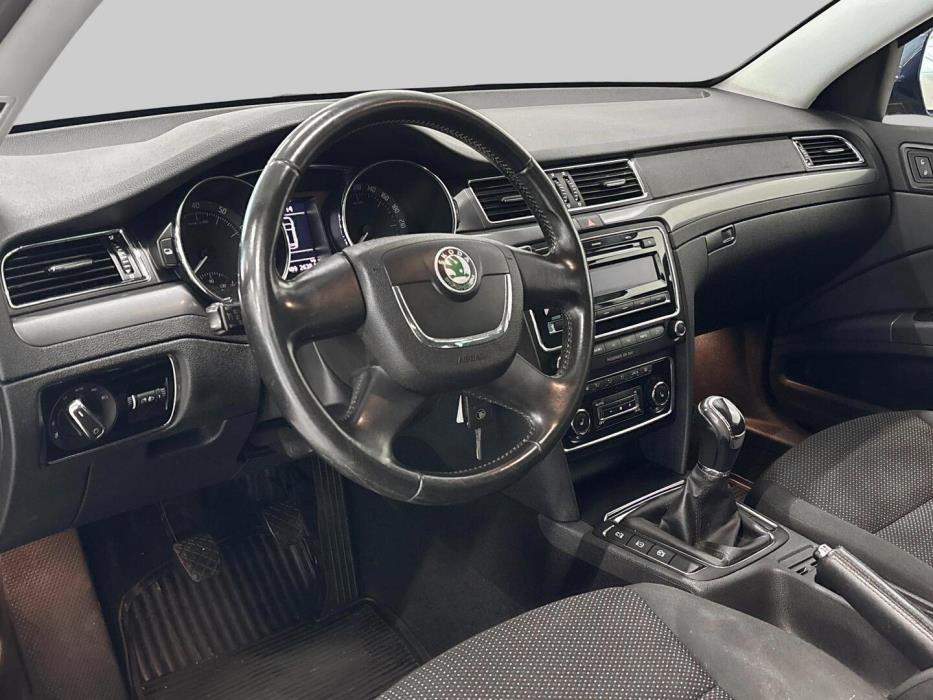 SKODA Superb 2012