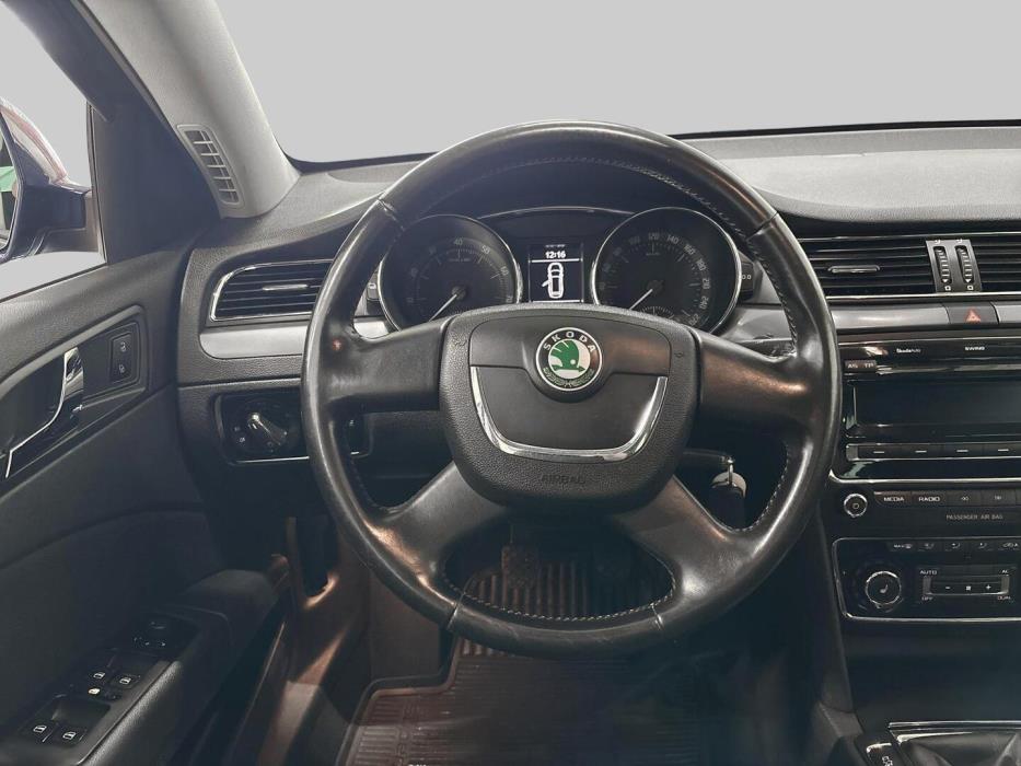 SKODA Superb 2012