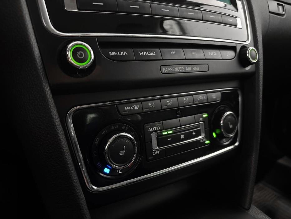 SKODA Superb 2012