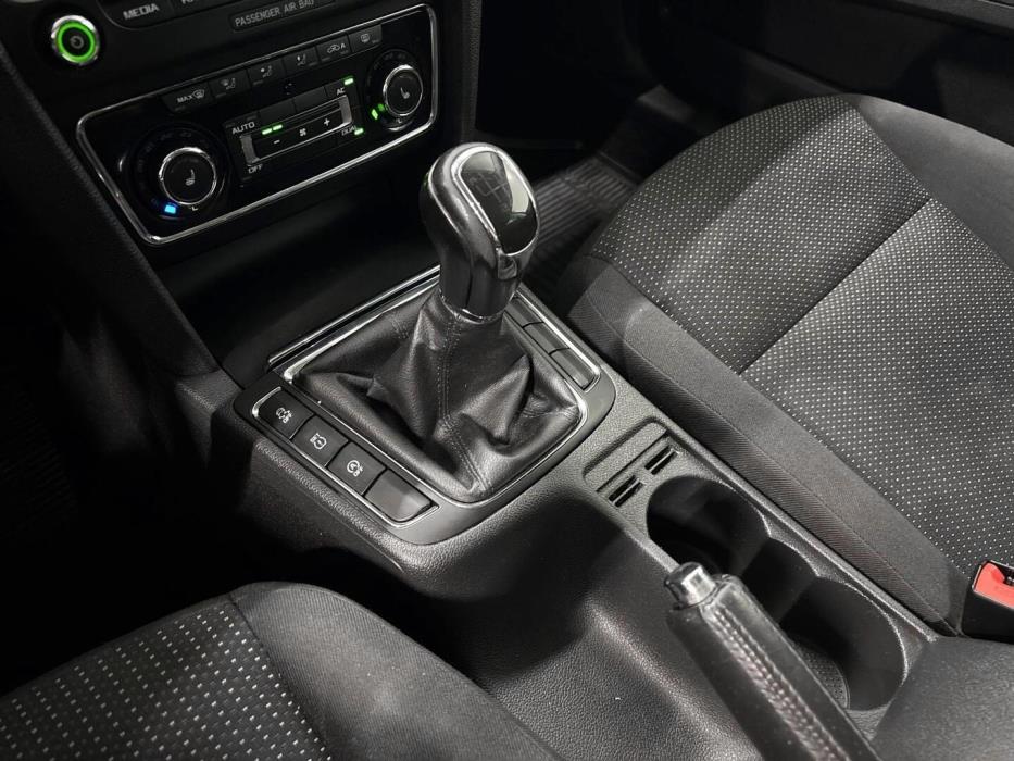 SKODA Superb 2012