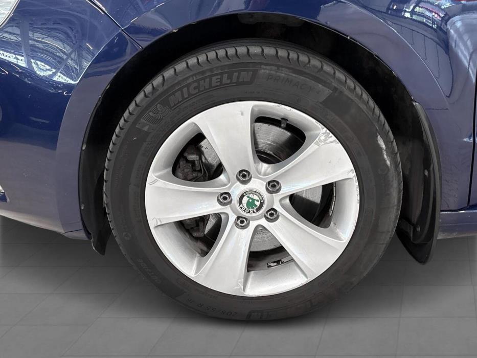 SKODA Superb 2012