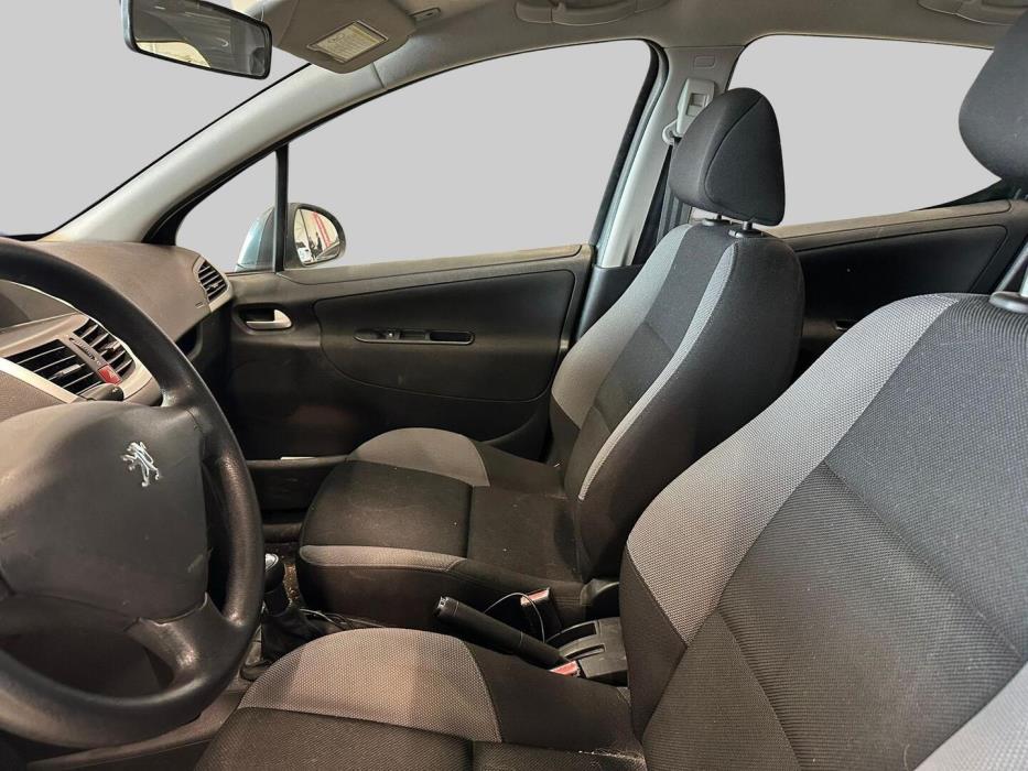 PEUGEOT 207 2009