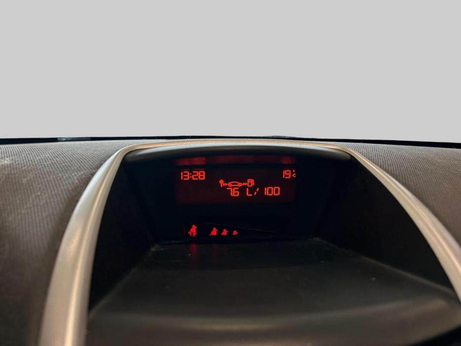 PEUGEOT 207 2009