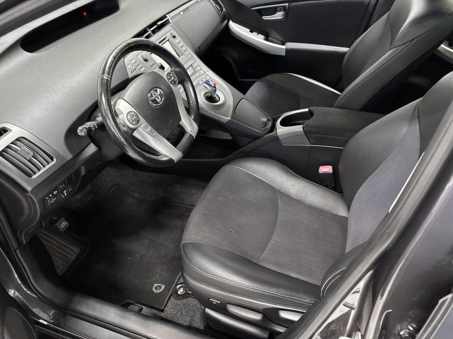TOYOTA Prius Plug-in 2013