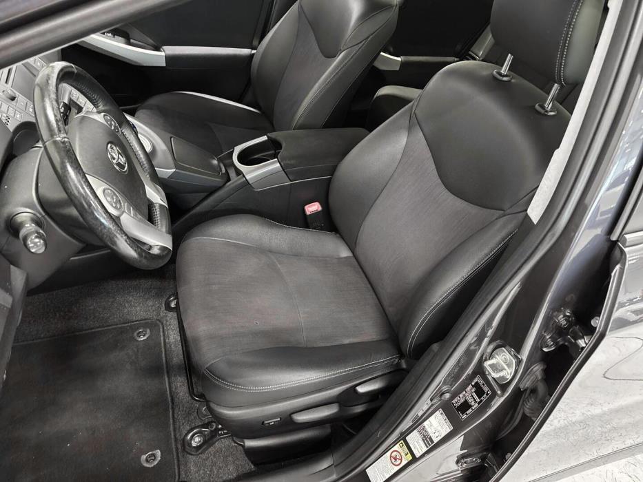 TOYOTA Prius Plug-in 2013