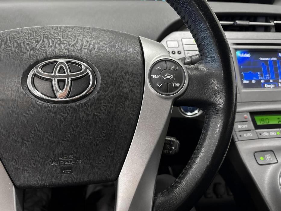 TOYOTA Prius Plug-in 2013