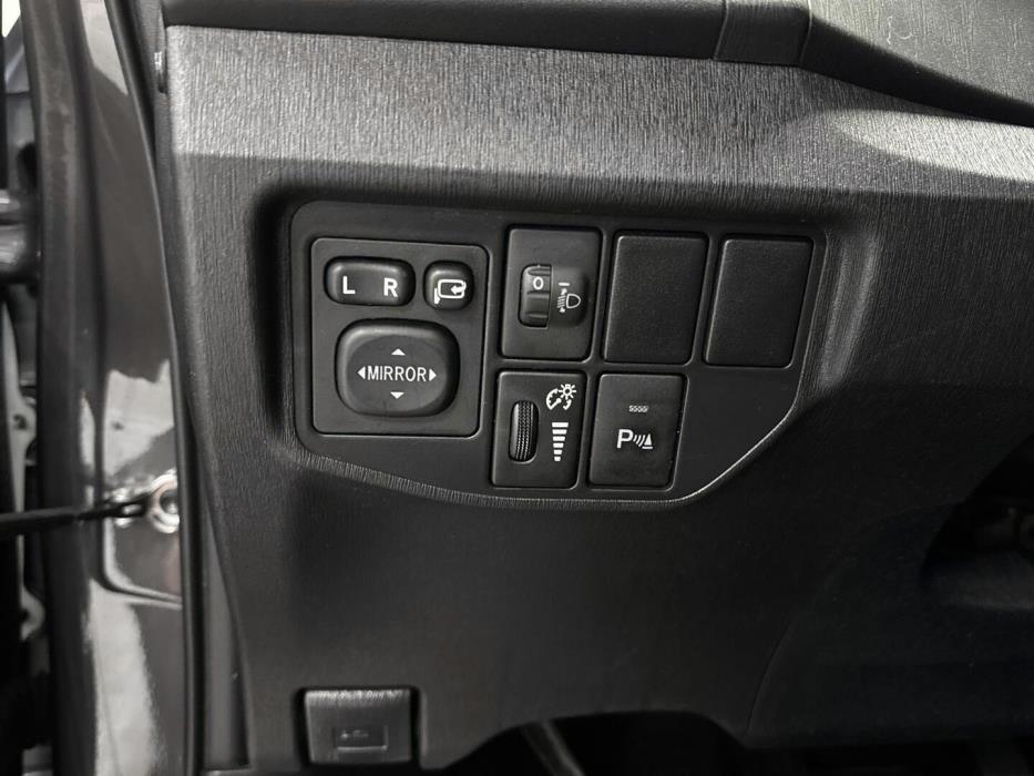TOYOTA Prius Plug-in 2013