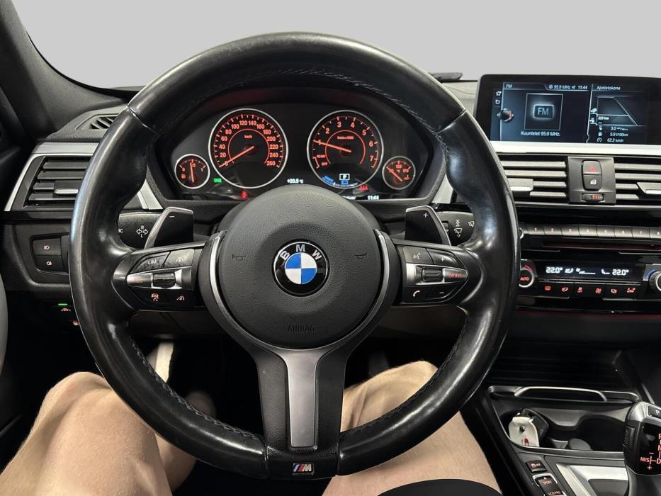 BMW 330 2016