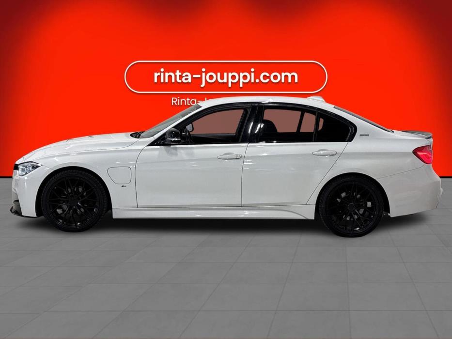 BMW 330 2016