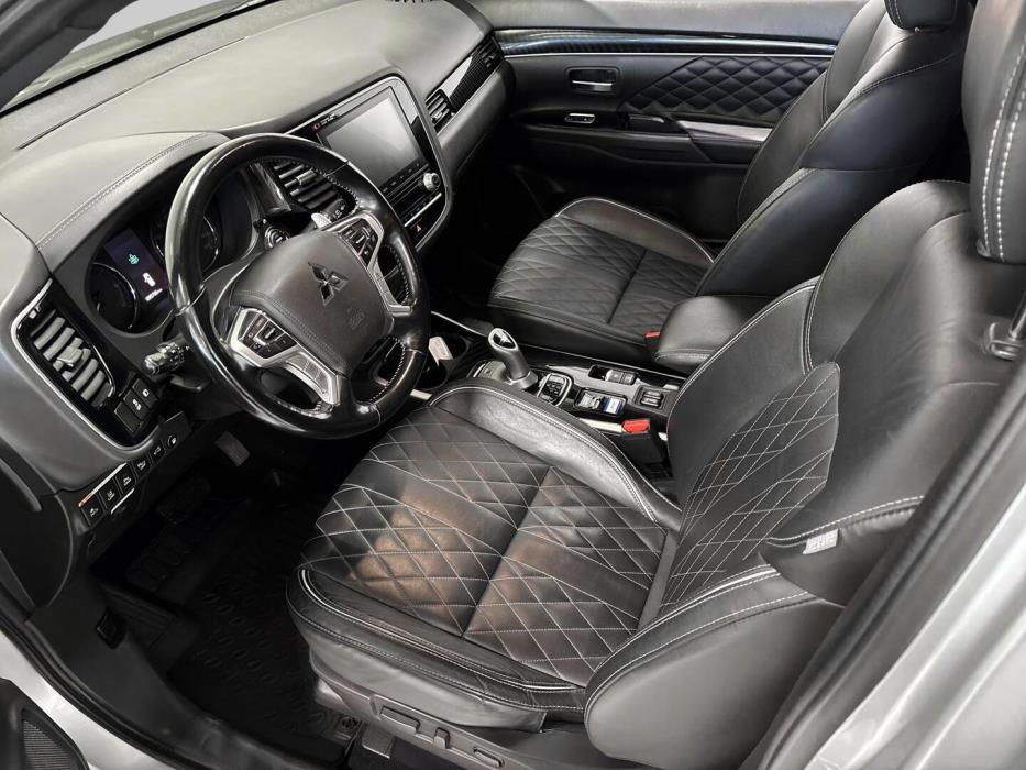 MITSUBISHI Outlander PHEV 2020