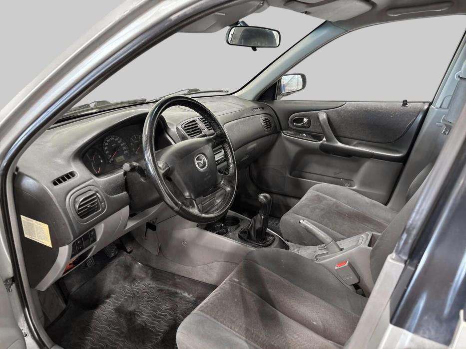 MAZDA 323 2001
