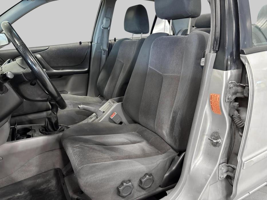 MAZDA 323 2001