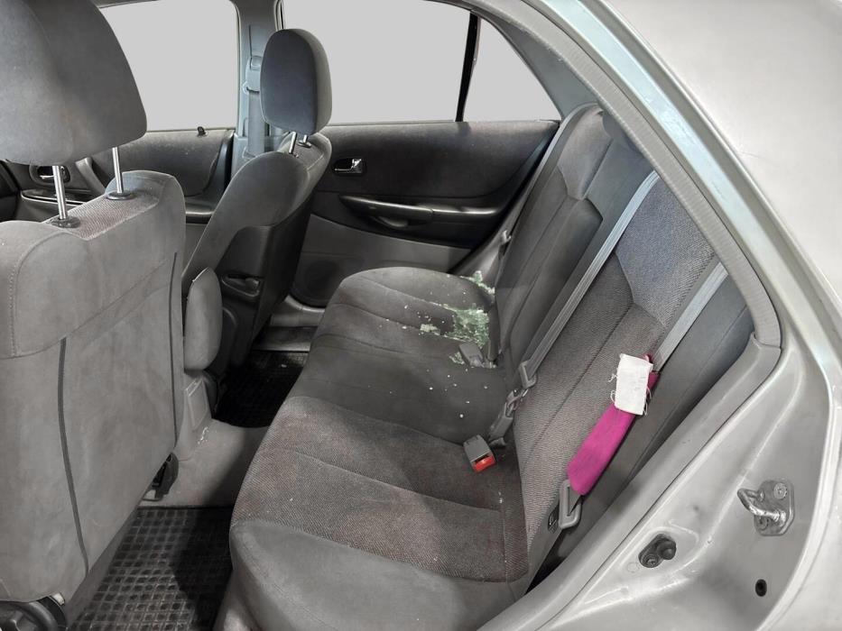 MAZDA 323 2001
