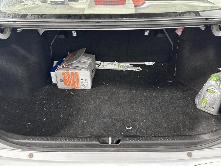 MAZDA 323 2001