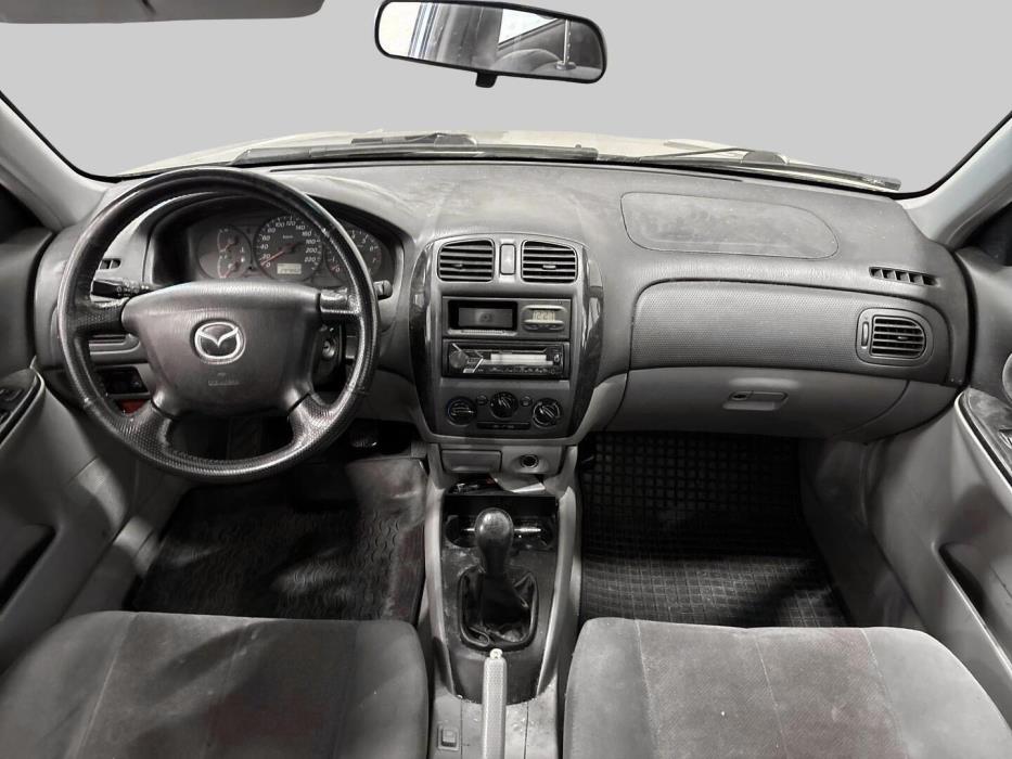 MAZDA 323 2001