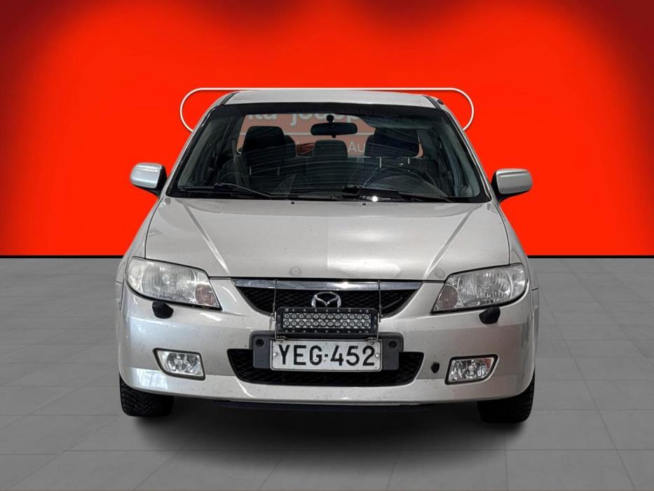 MAZDA 323 2001