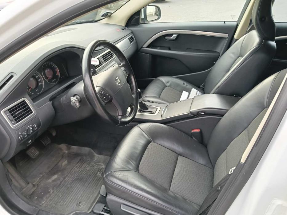 VOLVO V70 2010