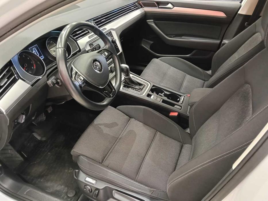 VOLKSWAGEN Passat 2018