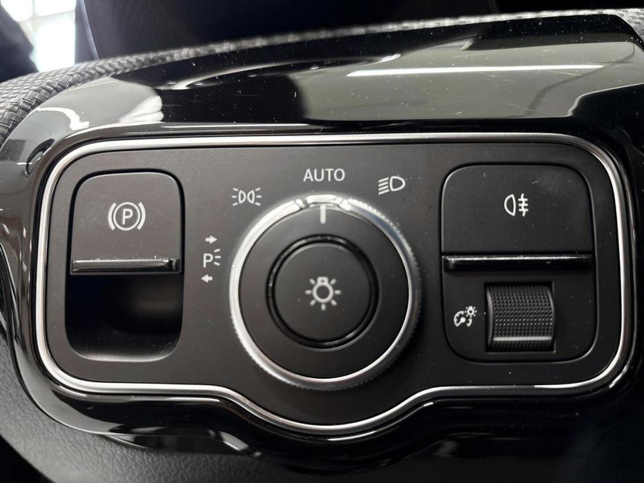 MERCEDES-BENZ A 2020
