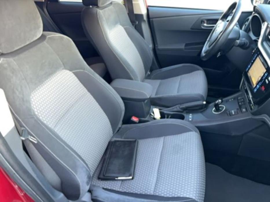 TOYOTA AURIS 2017
