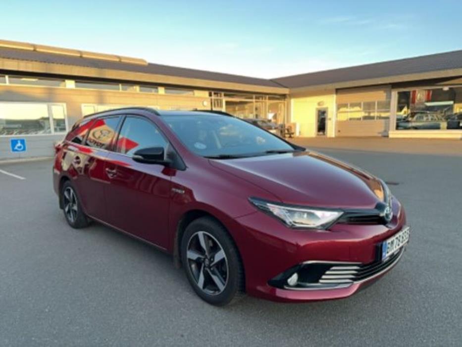 TOYOTA AURIS 2017