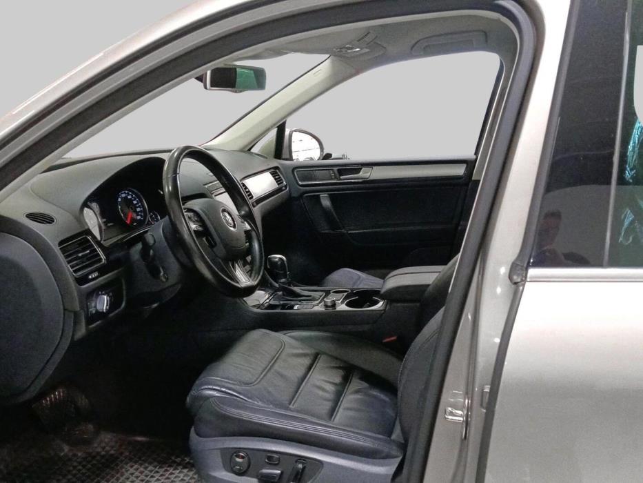 VOLKSWAGEN Touareg 2015