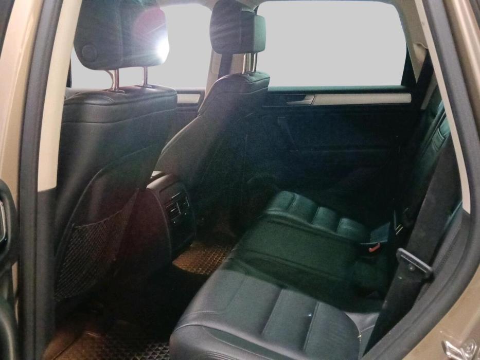VOLKSWAGEN Touareg 2015