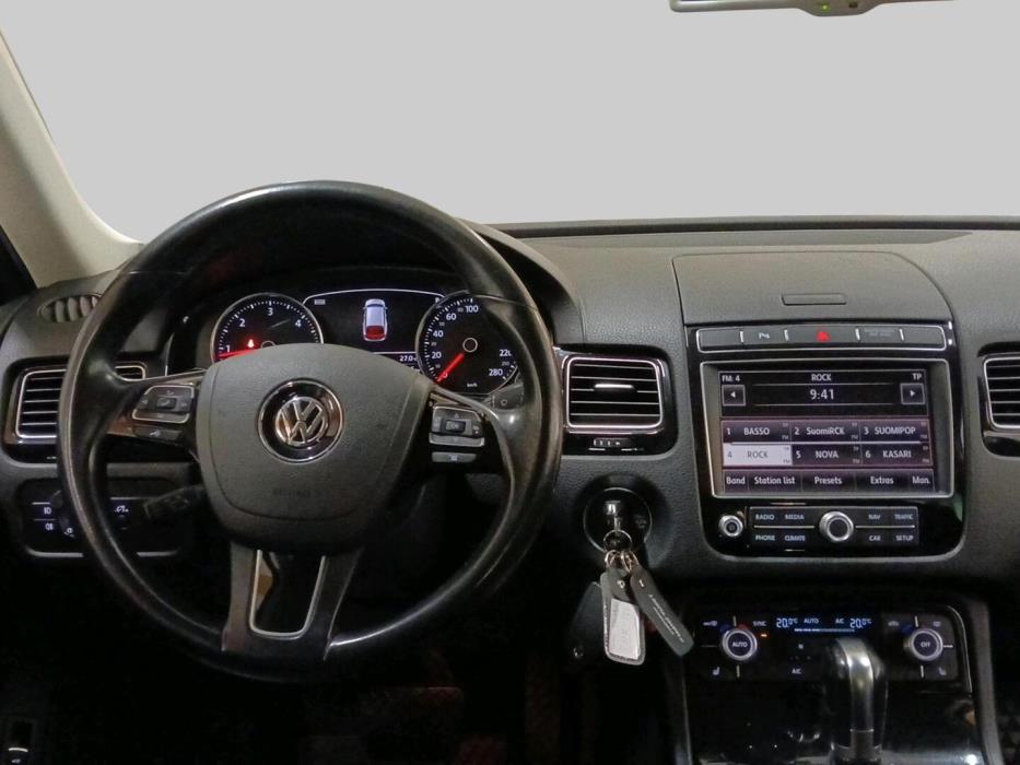 VOLKSWAGEN Touareg 2015