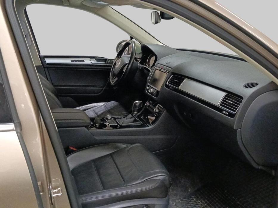 VOLKSWAGEN Touareg 2015