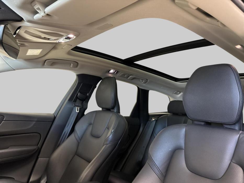 VOLVO XC60 2021