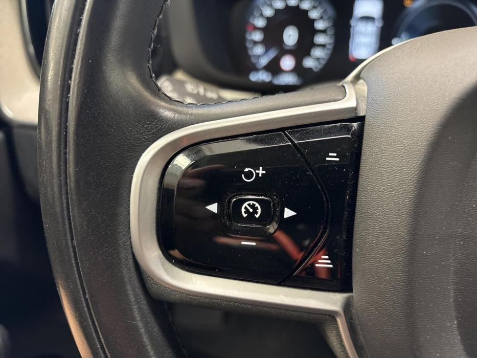 VOLVO XC60 2021