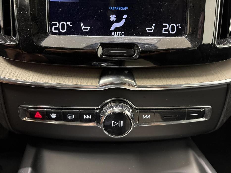 VOLVO XC60 2021