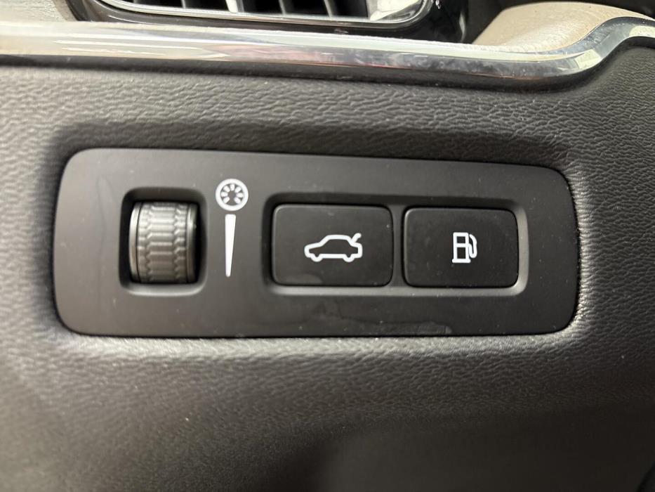 VOLVO XC60 2021