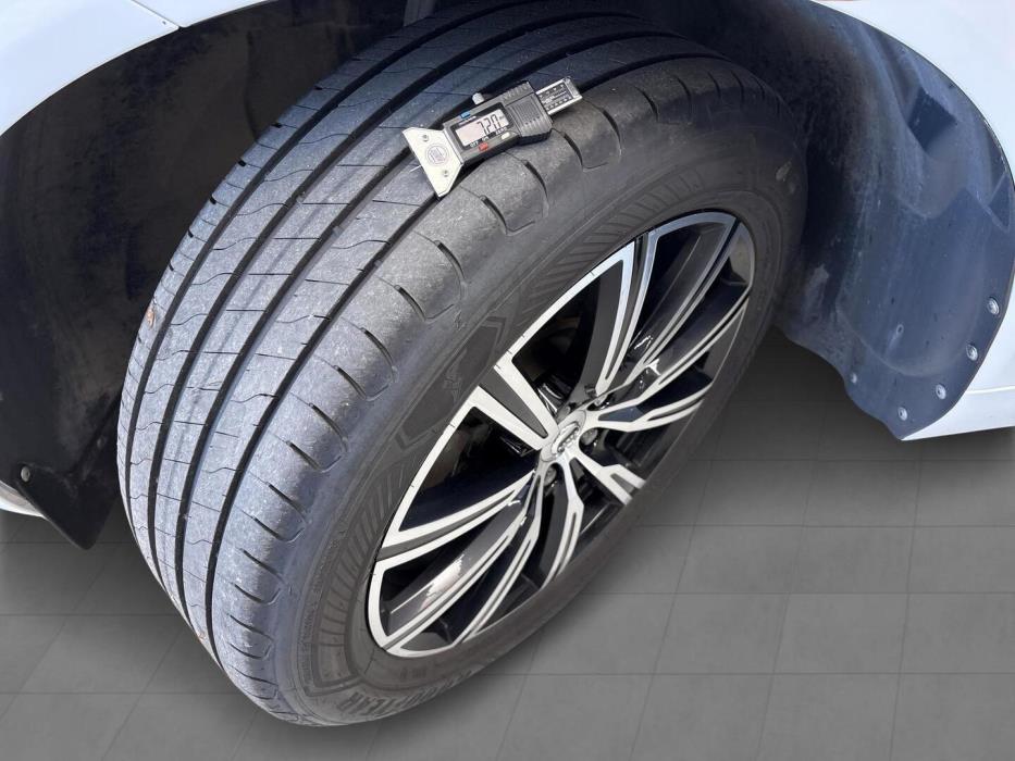 VOLVO XC60 2021