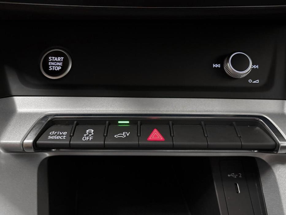 AUDI Q3 2021