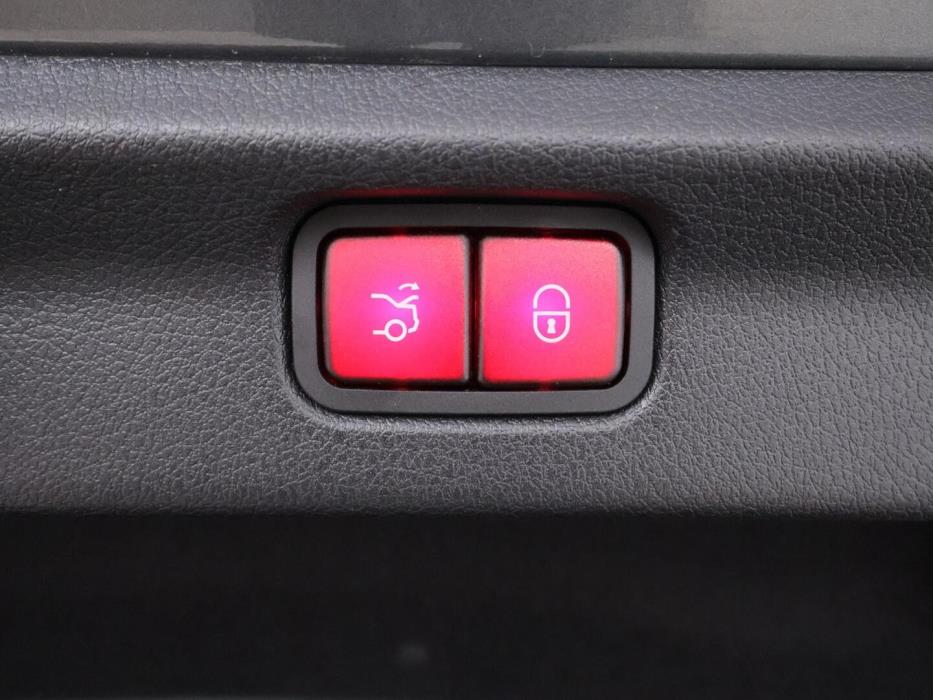 MERCEDES-BENZ EQE 2025