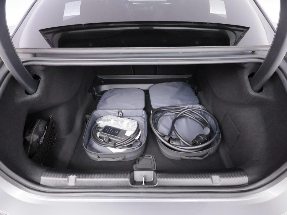 MERCEDES-BENZ EQE 2025