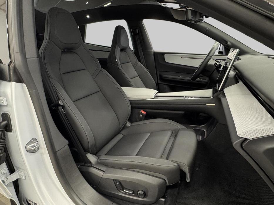 POLESTAR 4 2025