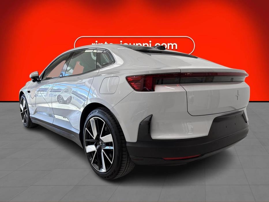 POLESTAR 4 2025