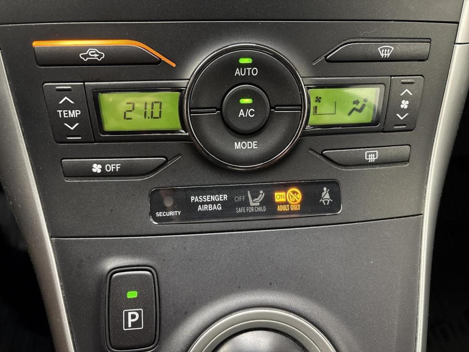 TOYOTA Auris 2012