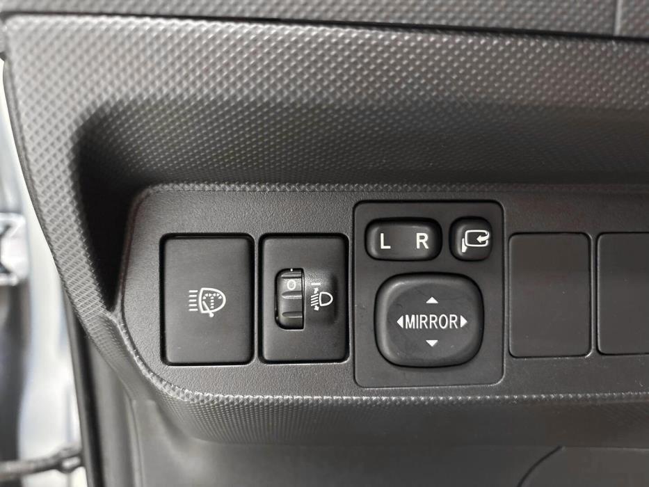 TOYOTA Auris 2012