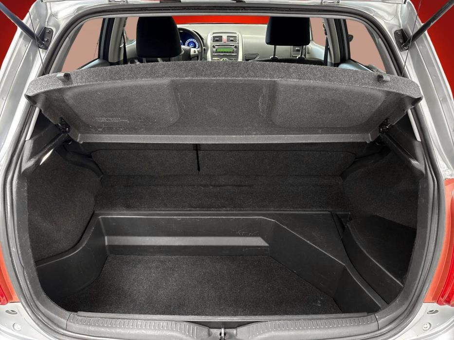 TOYOTA Auris 2012