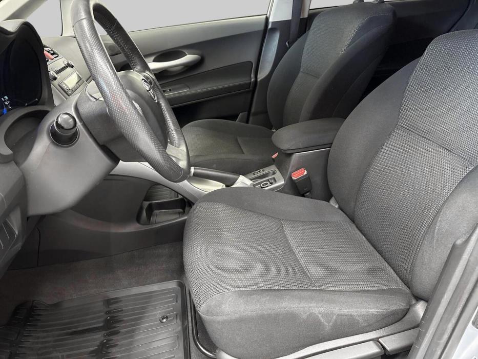 TOYOTA Auris 2012