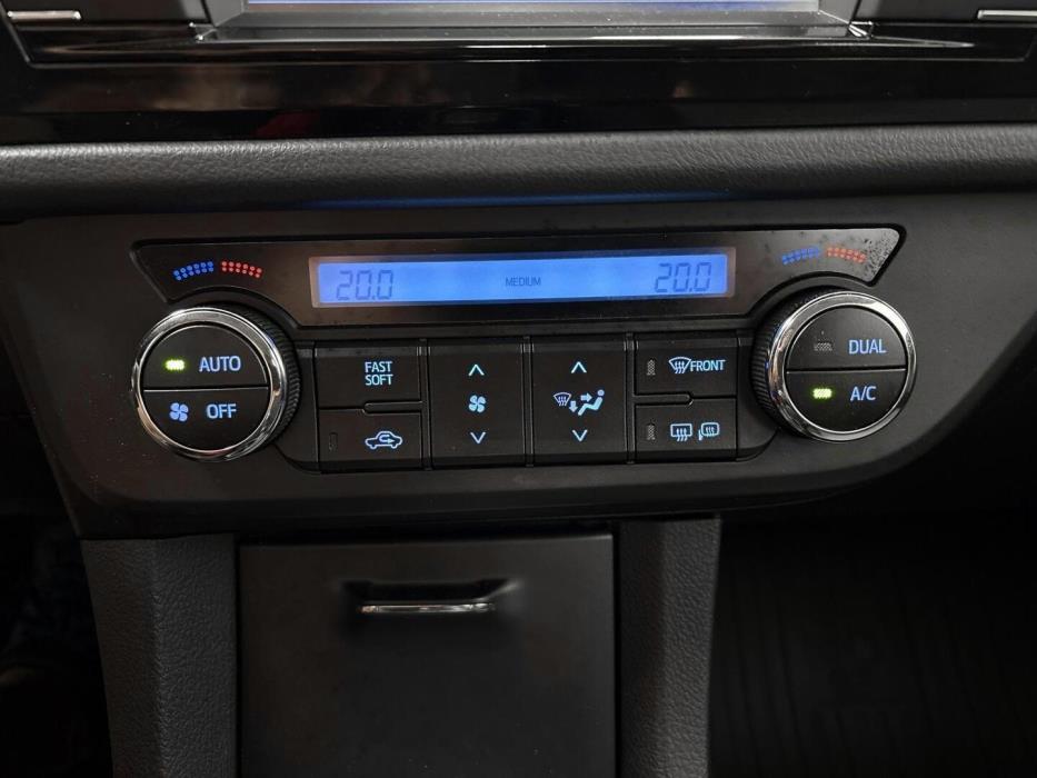 TOYOTA Corolla 2015