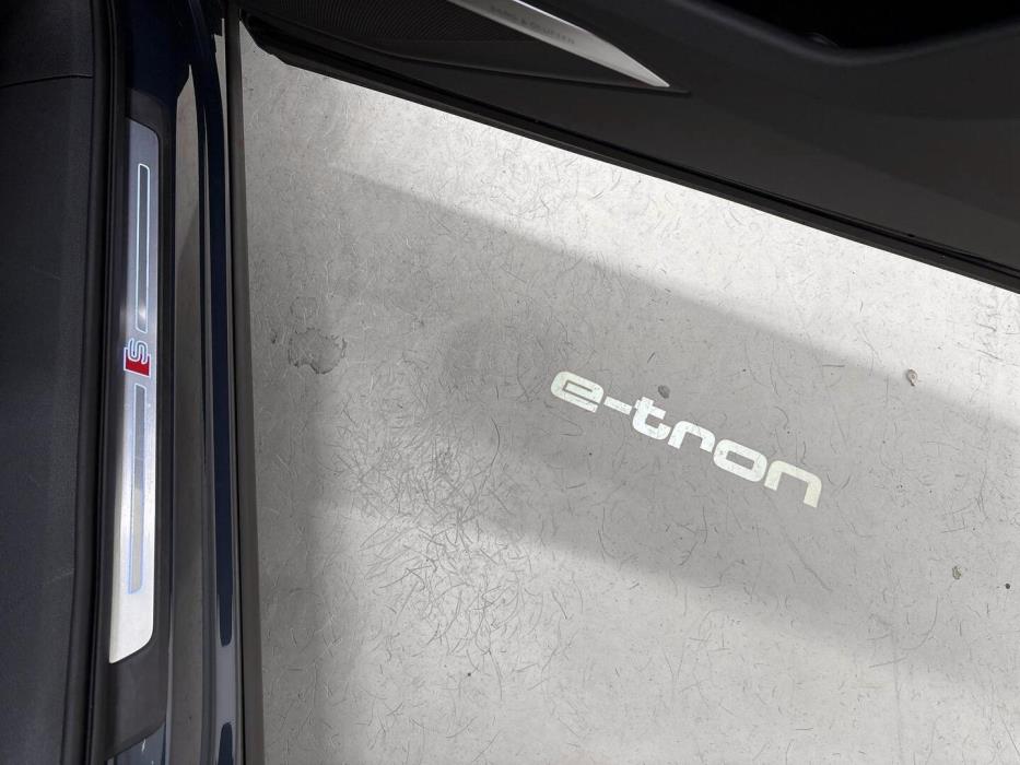 AUDI Q8 E-TRON 2024