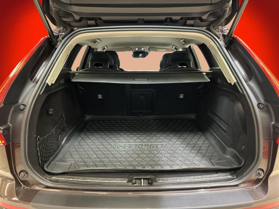 VOLVO XC60 2018