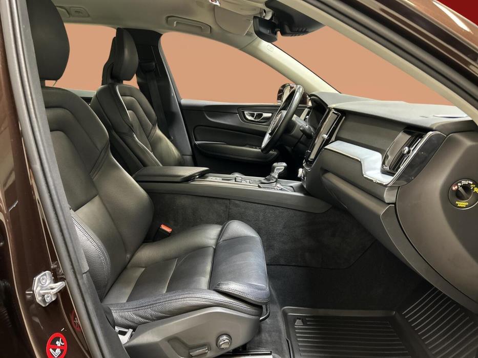 VOLVO XC60 2018