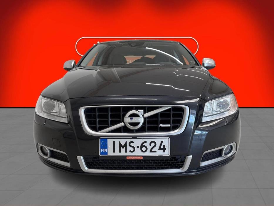 VOLVO V70 2013