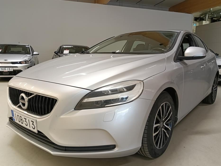 VOLVO V40 2018